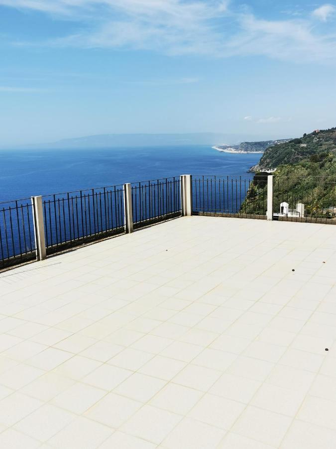 La Terrazza Di Rovaglioso Leilighet Palmi Eksteriør bilde